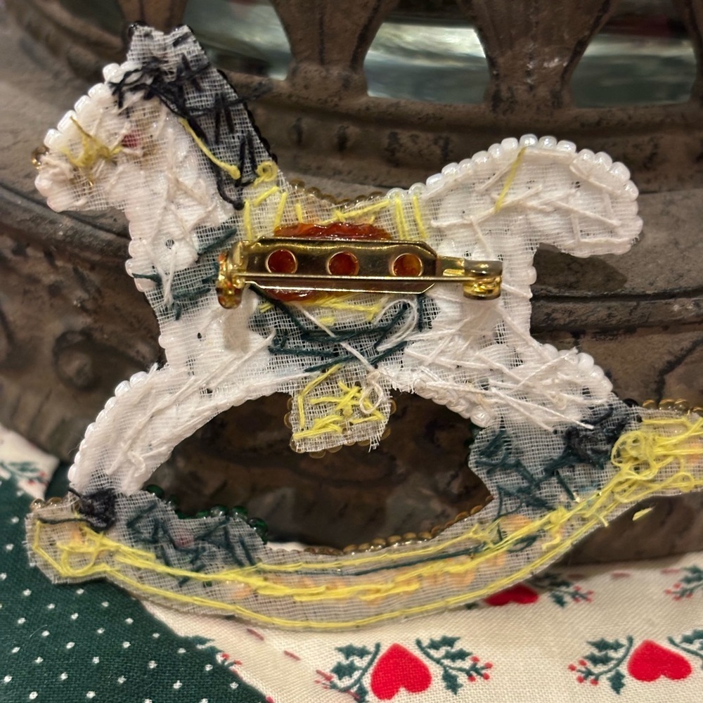 vintage beaded and sequined Christmas rocking horse brooch - Picture 5 of 5